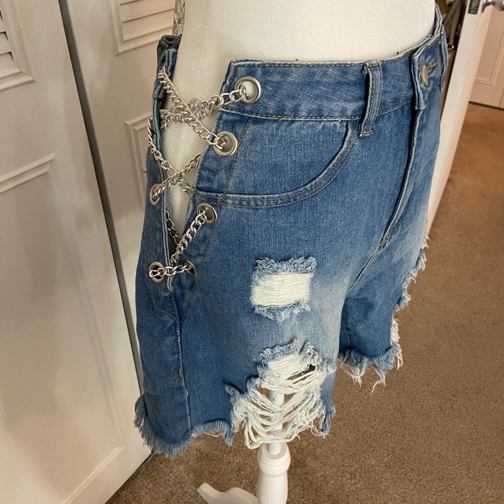 BRAND NEW Chain Lace-up Side Raw Hem Denim Shorts
